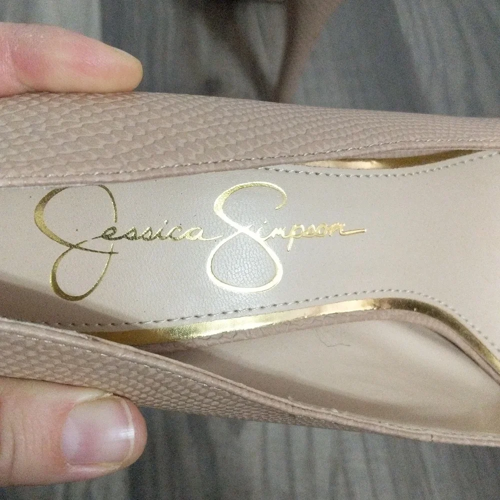#283Jessica Simpson Women's Tobee Platform Pump Soft Tan Color. 4" Heel Size: 8M - Picture 5 of 12